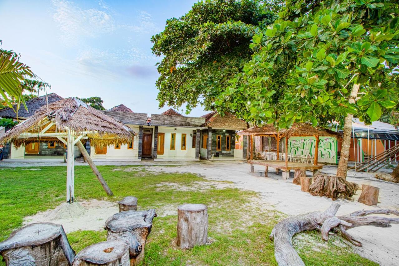 Guerilla Dive Lodge Pulau Pari Jakarta Exterior foto