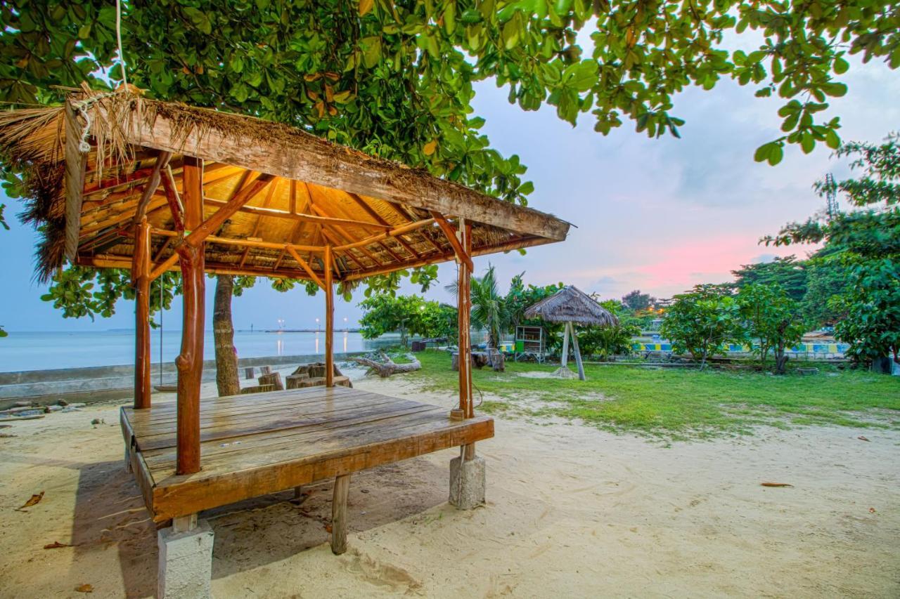 Guerilla Dive Lodge Pulau Pari Jakarta Exterior foto