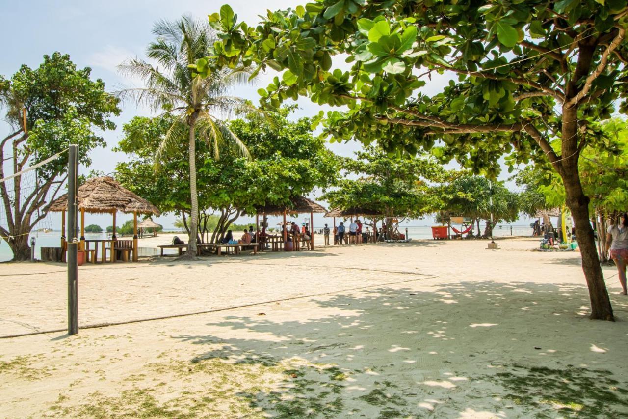 Guerilla Dive Lodge Pulau Pari Jakarta Exterior foto