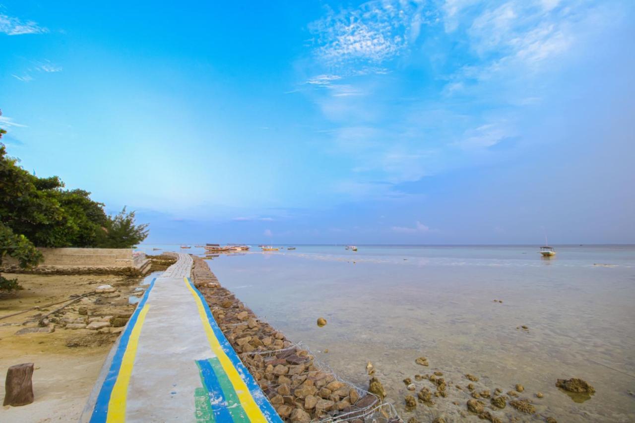 Guerilla Dive Lodge Pulau Pari Jakarta Exterior foto